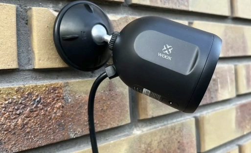 Polyvalente et compacte : La caméra IP R9044 de WOOX, votre partenaire sécurité